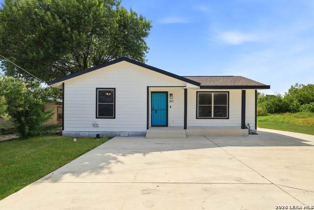 211 Esmeralda Dr - Photo 1