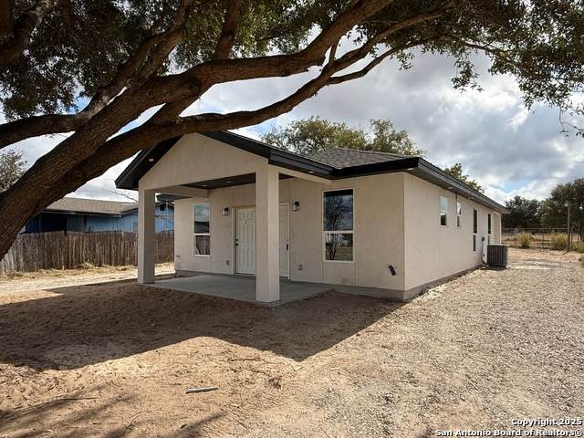 3274 Interstate 35 N - Photo 1