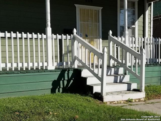 208 Hackberry - Photo 1