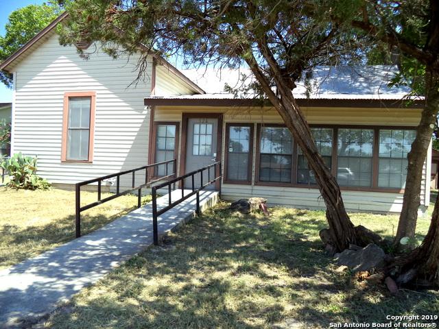 326 Seguin St - Photo 1