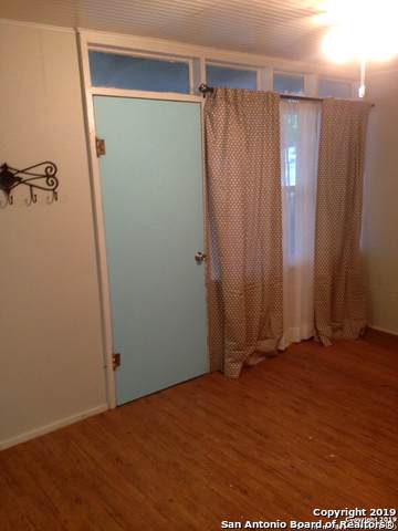 406 Hackberry - Photo 1