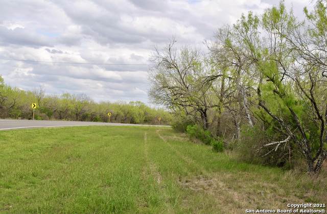 11943 Fm 472 - Photo 1