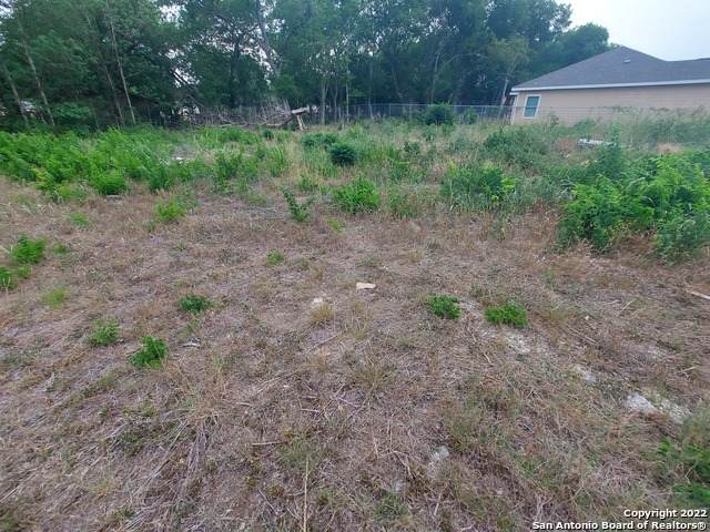 907 Yucca St - Photo 1