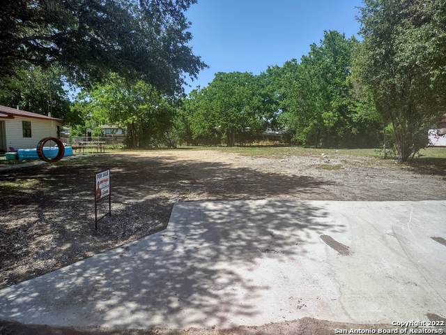 810 Baxter St - Photo 1