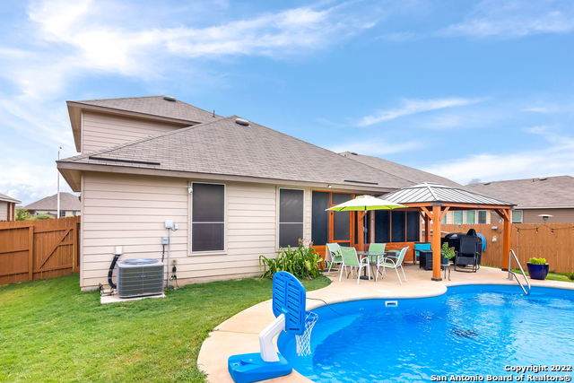 212 Red River - Photo 1