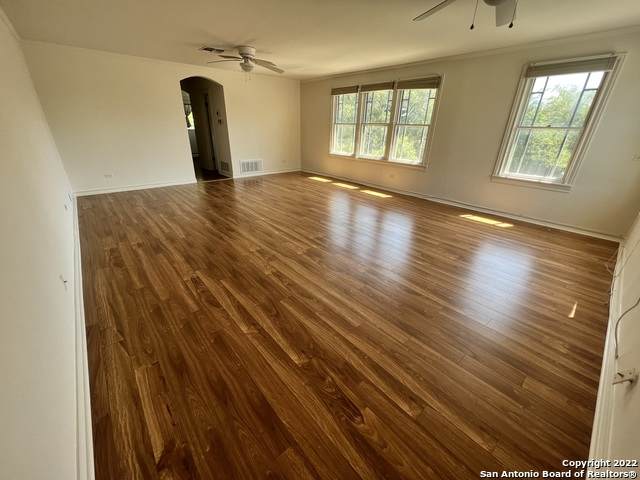 215 Huisache Ave - Photo 1