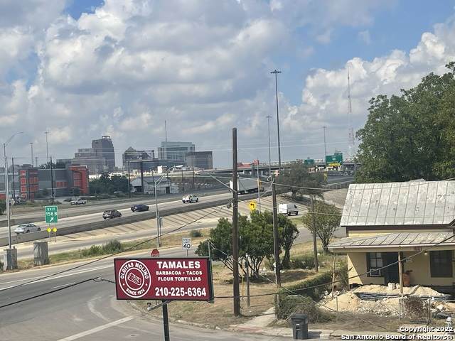 1607 Interstate 35 - Photo 1