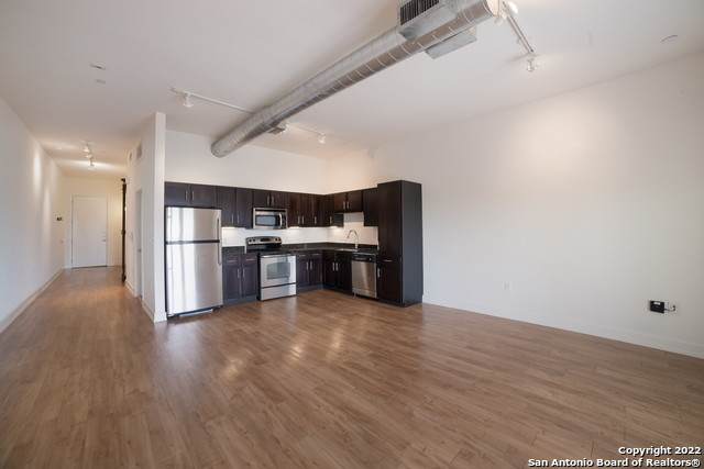 1401 Flores St - Photo 1