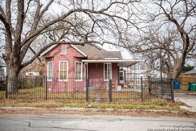1615 Ridgewood Ct - Photo 1