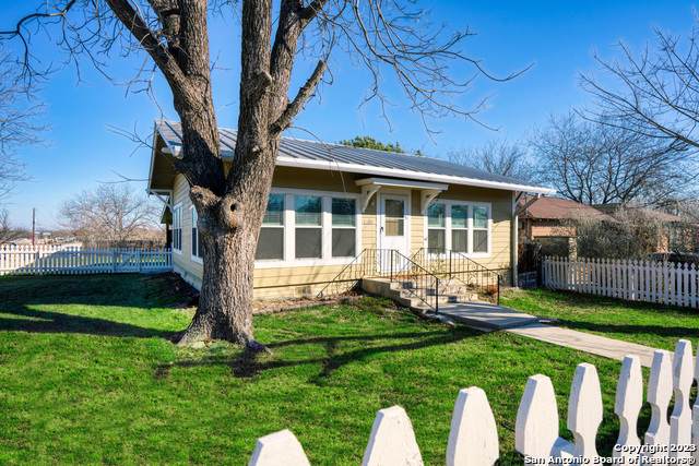 1241 Academy Ave - Photo 1