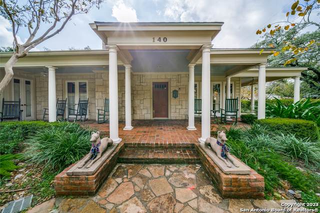 140 Fair Oaks Pl - Photo 1