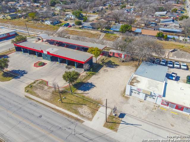 2709 Commercial Ave - Photo 1