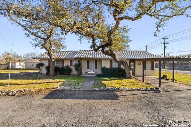 605 Ash Dr - Photo 1