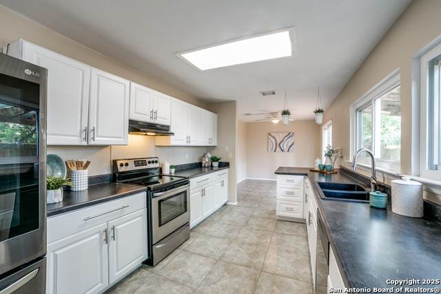 9838 Trendwood - Photo 1