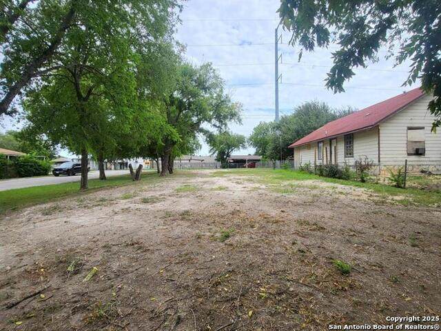 5050 Hemphill Dr - Photo 1