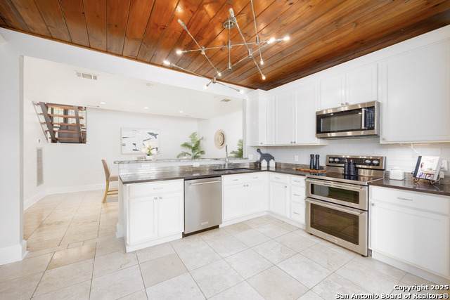 3102 Eisenhauer - Photo 1