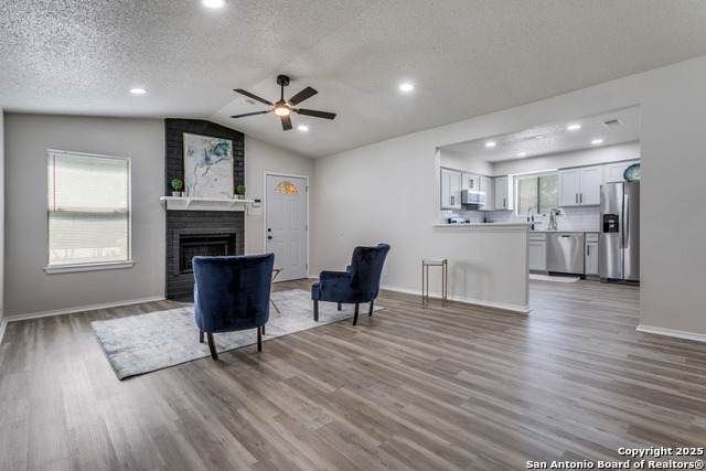 404 Rene Levy - Photo 1