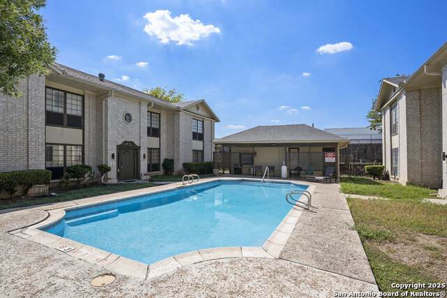 165 Rampart - Photo 1