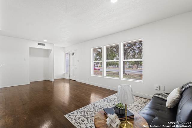 1235 Oblate - Photo 1