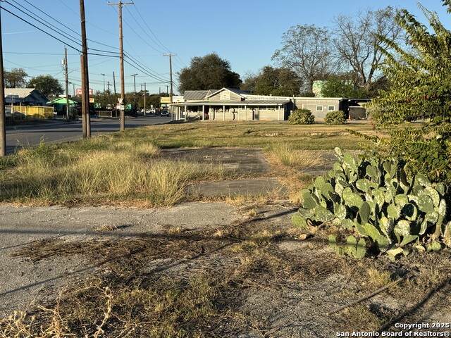 407 Castroville - Photo 1