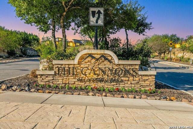 23703 Oakshire - Photo 1