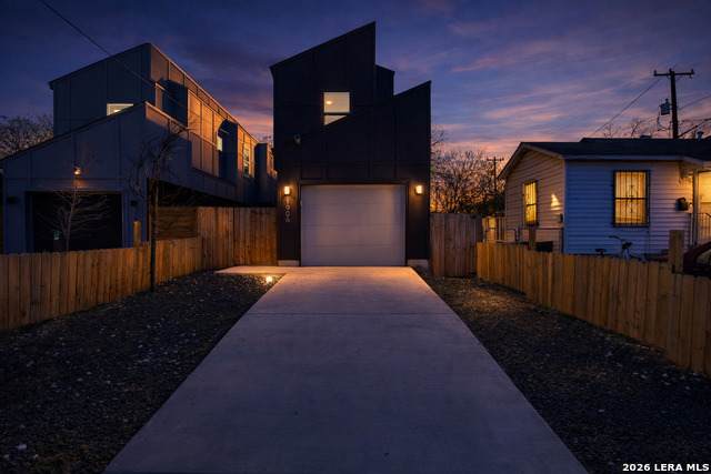 1906 Crockett - Photo 1