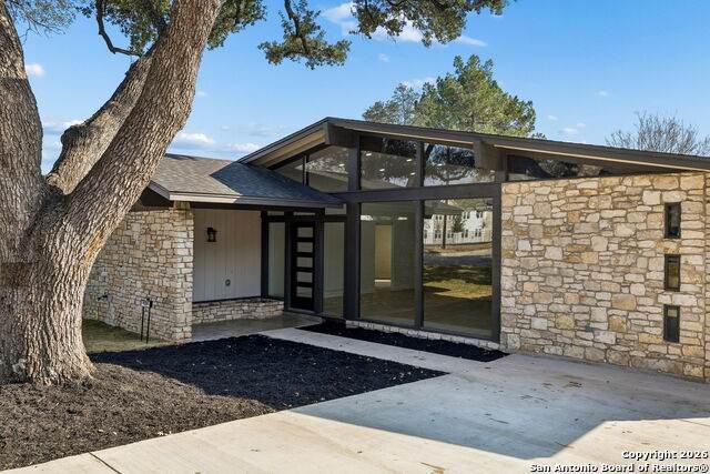 726 Coronet - Photo 1