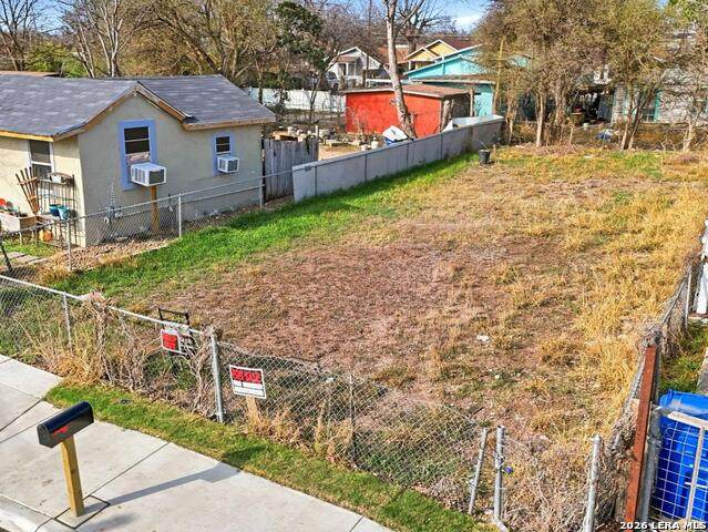 2229 Trinity - Photo 1