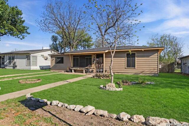 527 Dickson - Photo 1