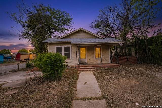 3007 Buena Vista - Photo 1