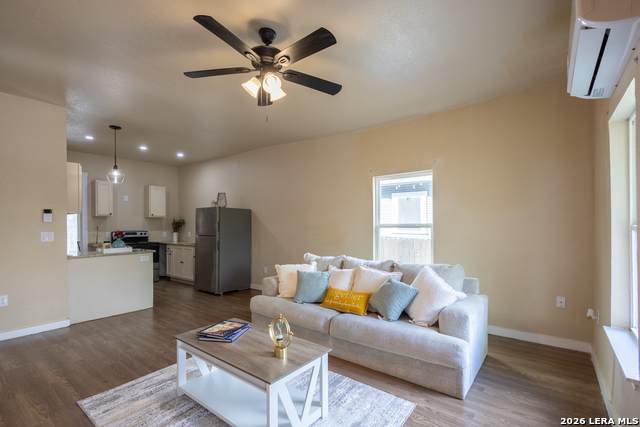 1010 Lynwood Ave - Photo 1