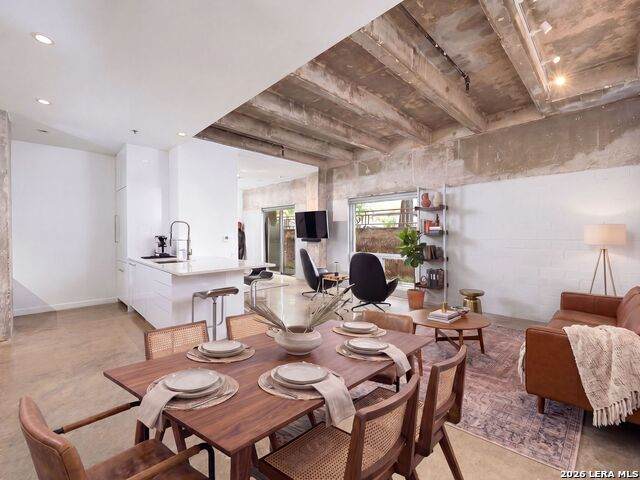 1115 Alamo - Photo 1