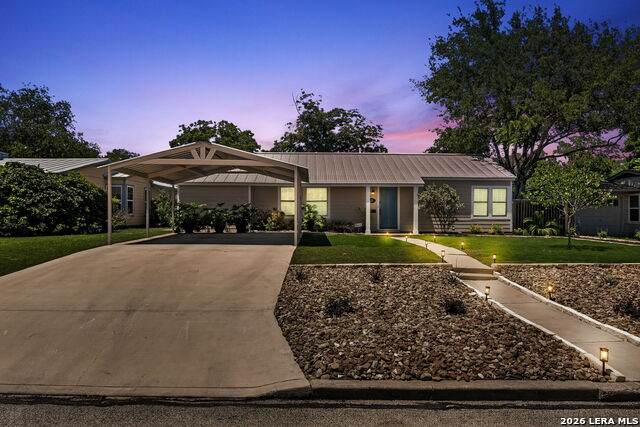 237 Wellesley Blvd - Photo 1