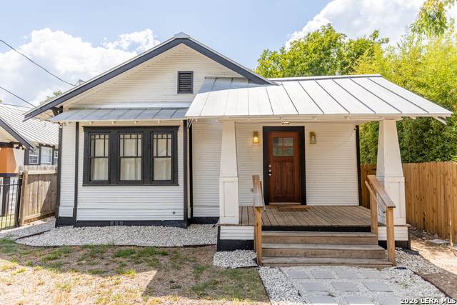 1010 Burnet St - Photo 1