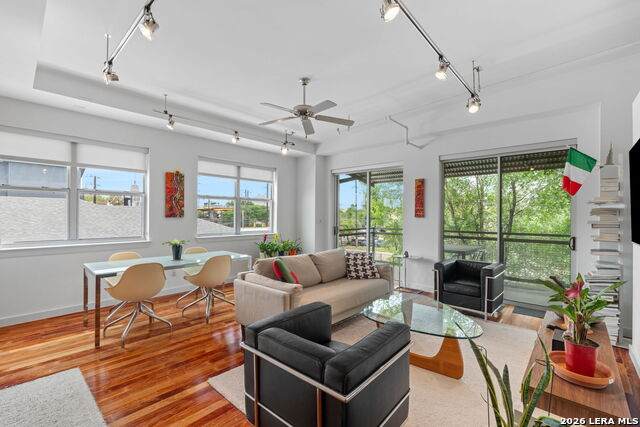 831 Flores - Photo 1