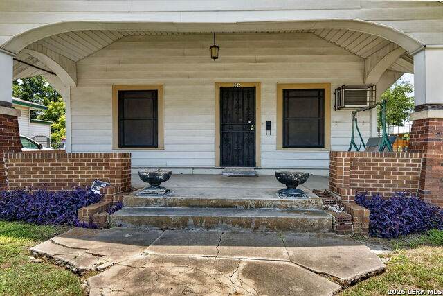 306 Jennings - Photo 1