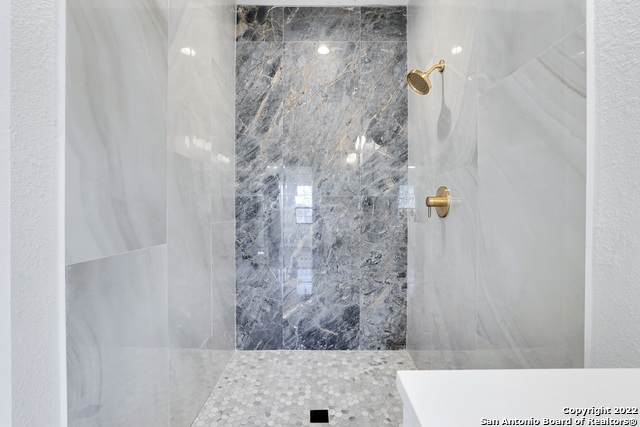 318 E South St - Photo 1