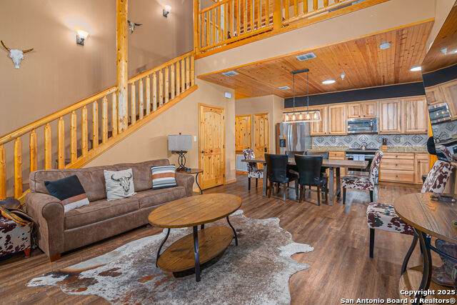 1554 Gruene Rd - Photo 1