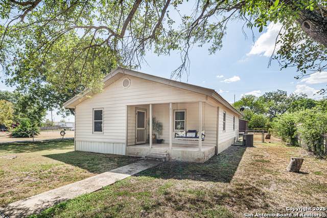 611 Austin St - Photo 1