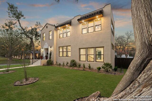 201 Cloverleaf Ave - Photo 1