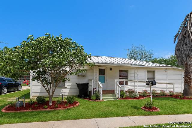 111 Fernandez - Photo 1