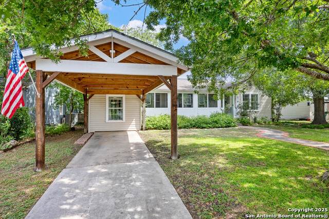 131 Larchmont - Photo 1
