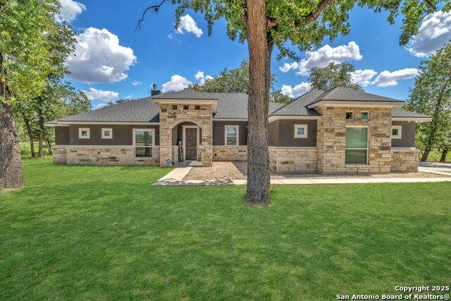221 Cibolo Ridge Dr - Photo 1