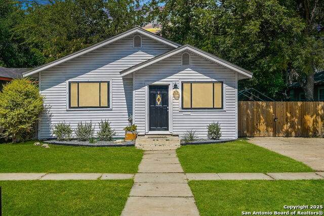 915 Gramercy - Photo 1