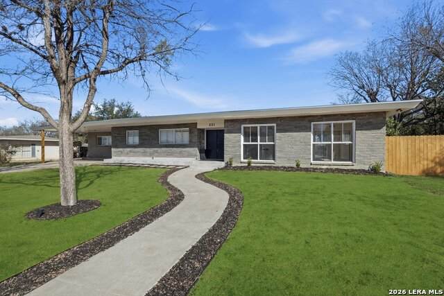 221 Shadywood Ln - Photo 1