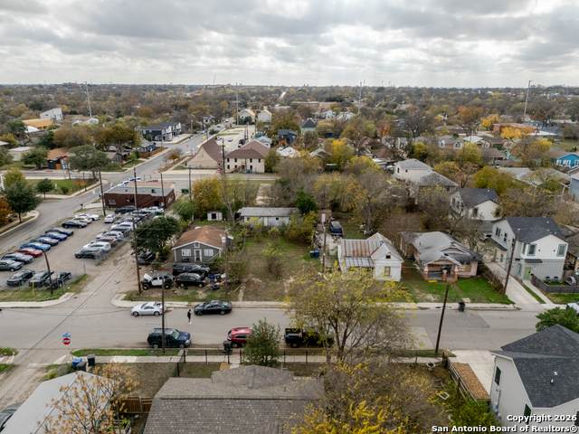 1534 Lamar - Photo 1