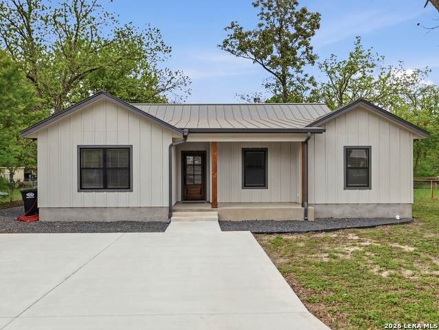 812 Lafayette - Photo 1