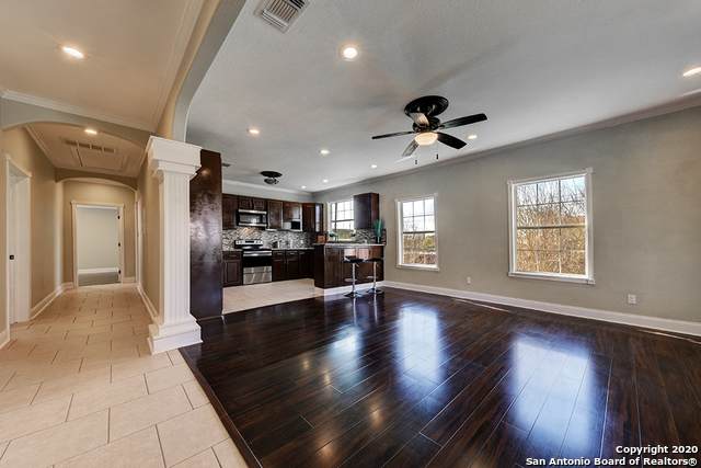1102 Crockett St - Photo 1