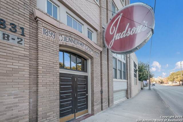 831 Flores St - Photo 1