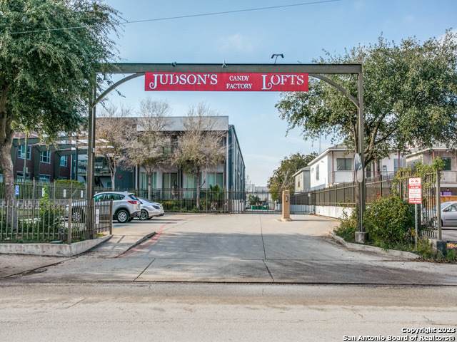 831 Flores - Photo 1
